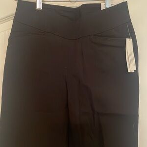 New Women’s Black Capri pants, size 6